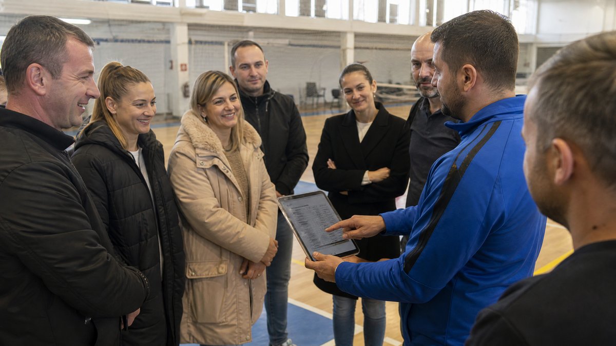 Trener i roditelji u sportskoj sali - transparentnost finansija sportskog kluba