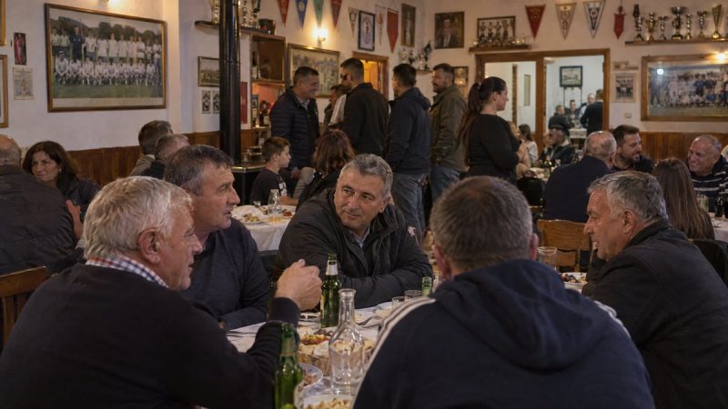 Donatorska večer ne mora imati glamur hotela. Potrebni su iskrena priča, dobar domaćin i razlog zbog kojeg ljudi žele ostati